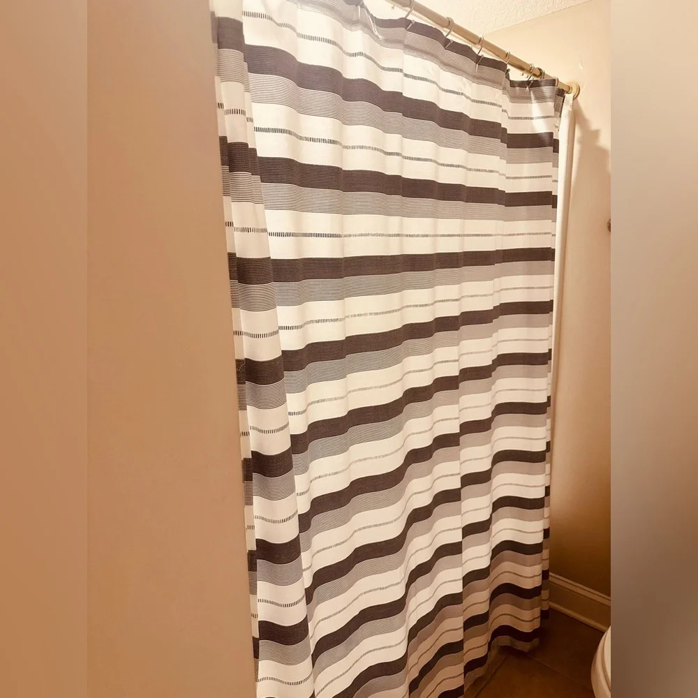Navy & cream Striped Shower Curtain + 2 decorative towels